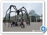 02 Escultura llamada Mamá de  Louise Bourgeois - Ottawa, Canadá.